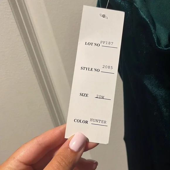 Beautiful hunter green velour bridesmaid dress, size 20W. Unaltered + never worn - Picture 6 of 6